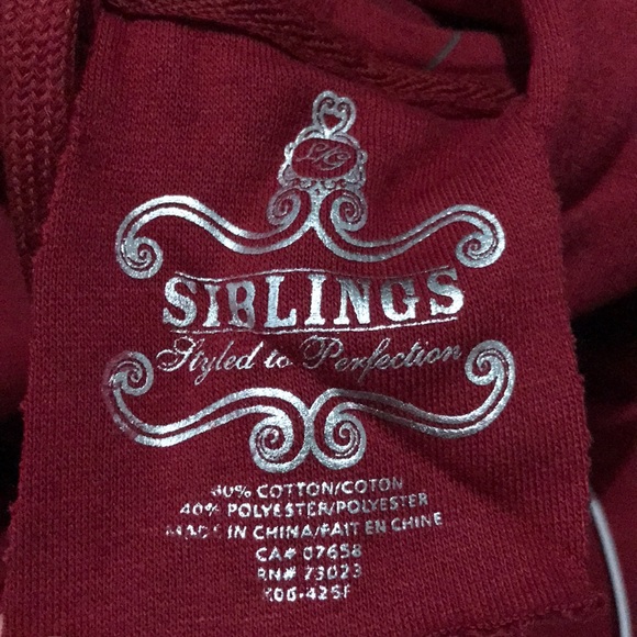 Red hoodie siblings L/G black dog in the front - Picture 3 of 3